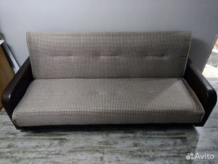 Диван