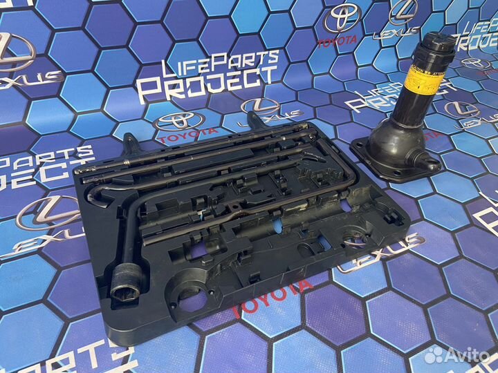 Домкрат+набор инструментов Toyota LC 150