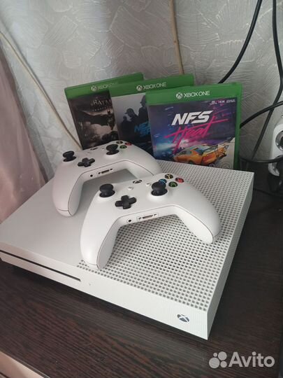 Xbox One s 2 геймпада 1tb