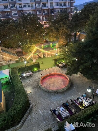 1Официантка