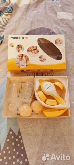 Молокоотсос medela + calma+ пакеты для молока