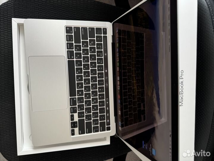 MacBook Pro 13 2022 M2 /8gb / 256 в идеале