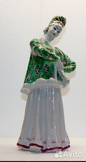 Фарфоровая статуэтка Лебедушка