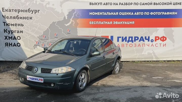 Кронштейн фары правой Renault Megane 2 8200137496