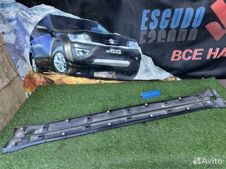 Пластиковые накладки на пороги наружные Suzuki