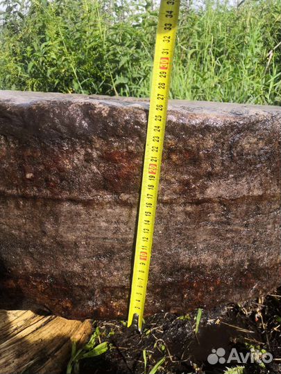 Старинный жернов 18го века