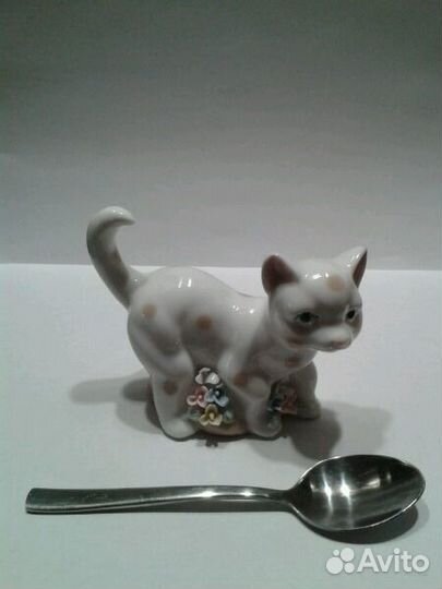 Фигурка-статуэтка