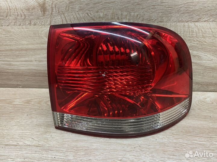 Фонарь правый Volkswagen Touareg 1 дорест 111832