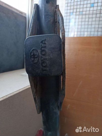 Фаркоп тойоты хайлендер