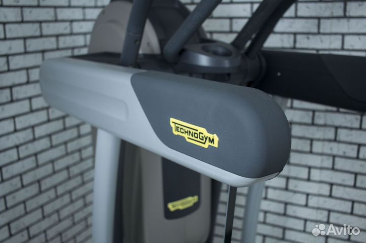 Эллиптический тренажер Technogym Vario Artis