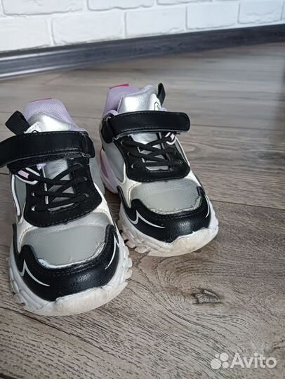 Кроссовки на девочку 26 размер