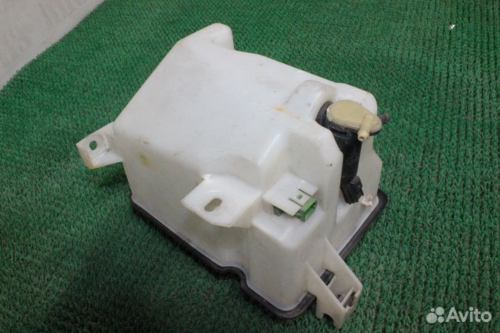 Бачок стеклоомывателя Lincoln Navigator 1