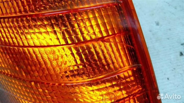Указатель поворота правый желтый mersedesbenz W124