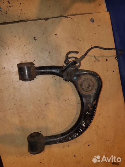 Рычаг передний верх правый Toyota Land Cruiser 100