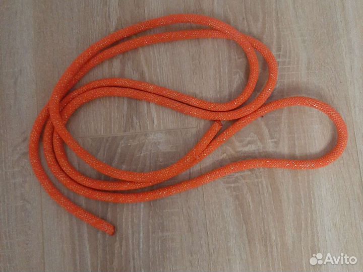 Гимнастическая скакалка