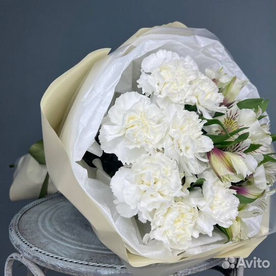 Букет из диантусов и альстромерий