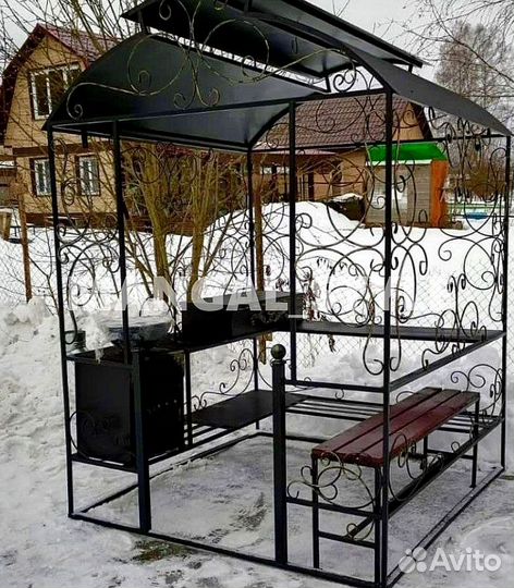 Мангал с крышей