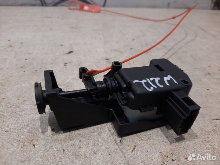 Активатор замка крышки бензобака Mercedes E350