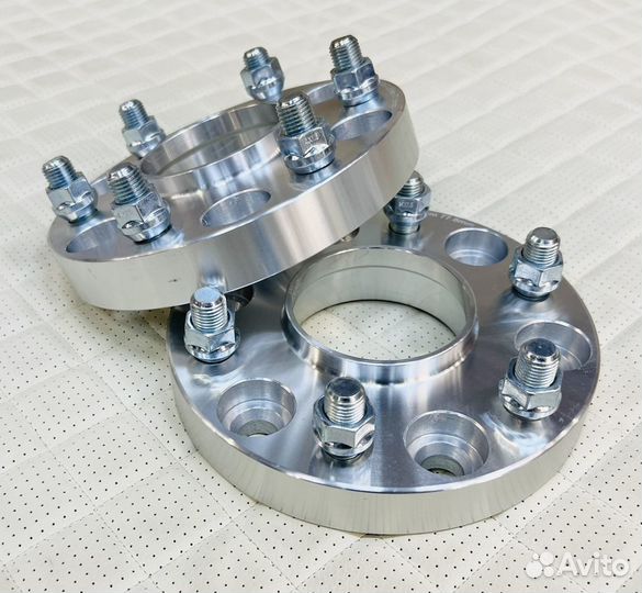 Колесные проставки 25 мм на Chevrolet Tahoe