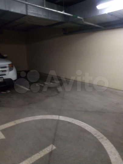 Машиноместо, > 30 м²