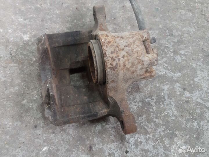 Супорт передний левый mitsubishi lancer 10