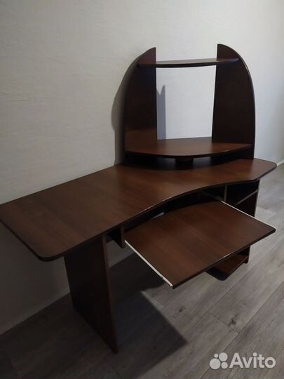 Компьютерный стол большой почти новый