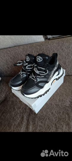 Кроссовки новые
