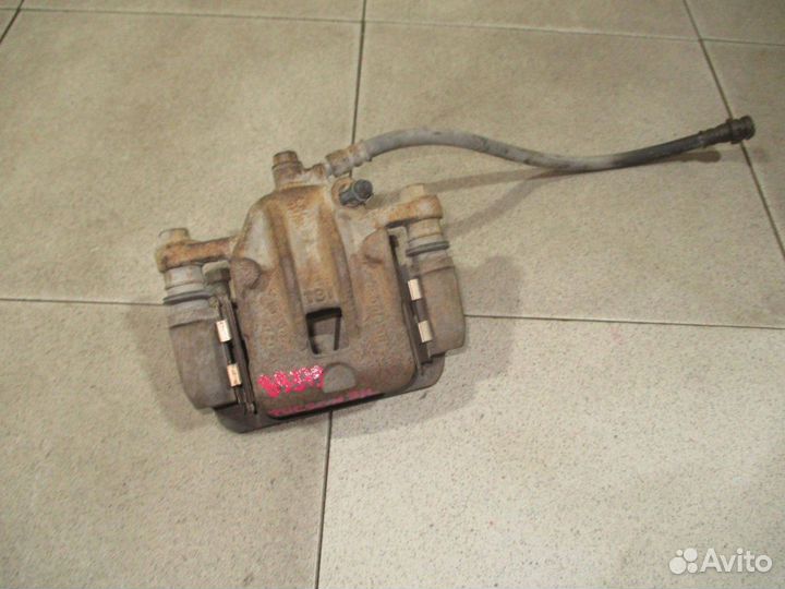 Суппорт задний левый Hyundai Tucson 1 (JM)