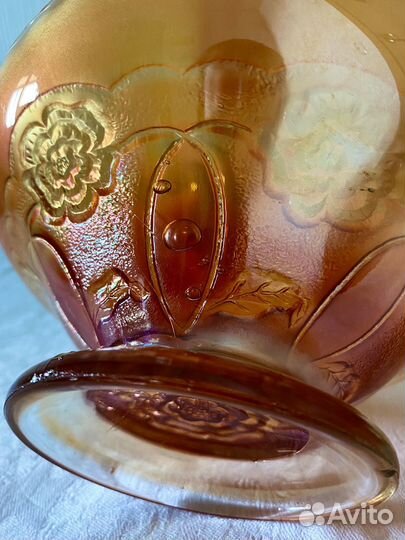 Антикварные вазы, карнавальное стекло