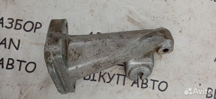 Кронштейн двигателя правый Mercedes-Benz W123