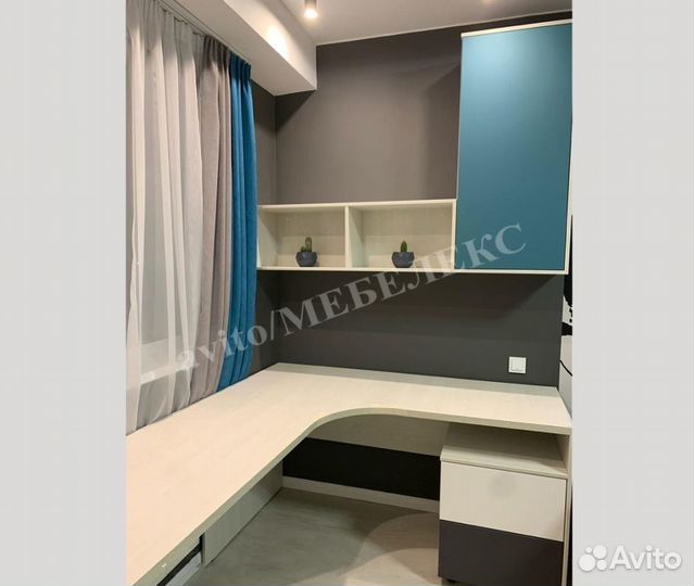 Рабочая зона у окна