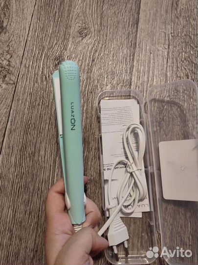 Выпрямитель для волос новый