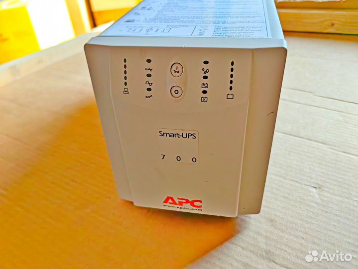 Ибп APC Smart-UPS 700