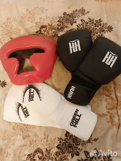 Боксерские перчатки 10 oz, шлем и защита