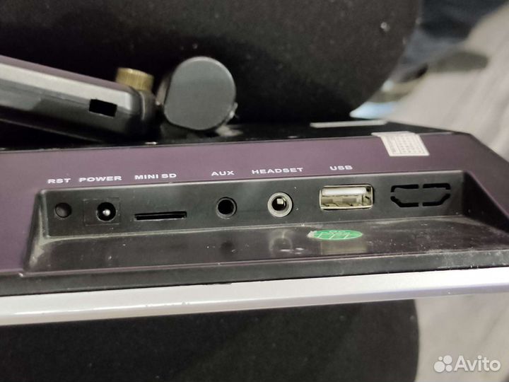 Автомобильный планшет сломанный