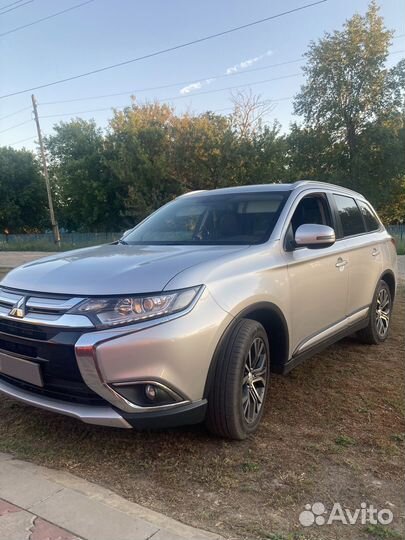 Mitsubishi Outlander 2.4 CVT, 2015, битый, 199 585 км