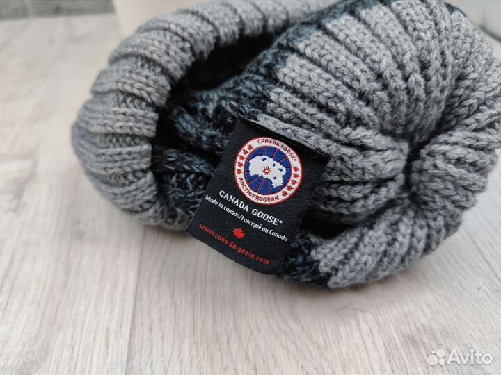Шапка вязаная с пумпоном Canada goose серая