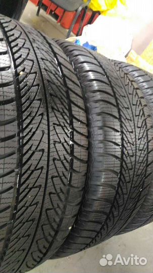 Goodyear UltraGrip Performance+ SUV 285/45 R20