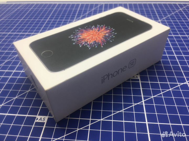 Коробка от iPhone se 2016