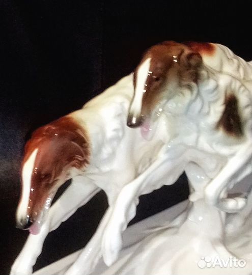 Фарфоровая статуэтка Бегущие собаки ГДР / винтаж