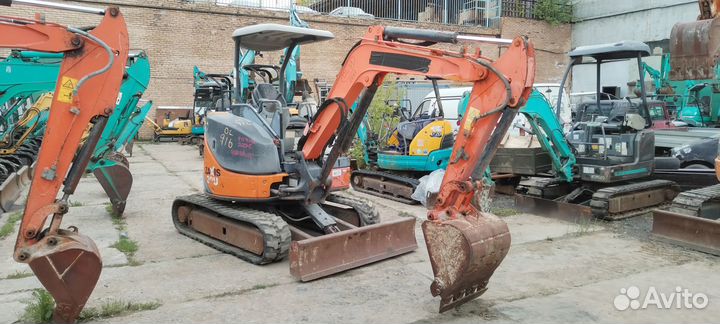 Мини-экскаватор Hitachi ZX30U-3, 2009