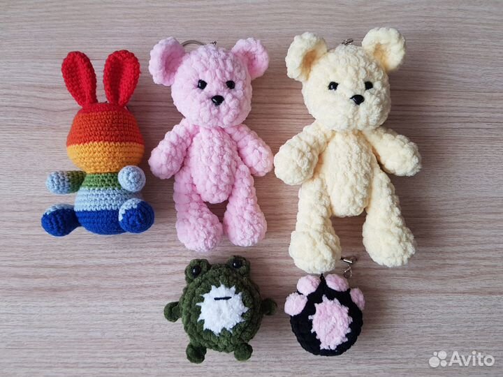 Игрушка вязаная брелок