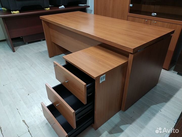 Кабинет руководителя (4 предмета) б/у swing-180