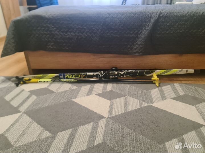 Лыжи с ботинками 33 и 36 размеры