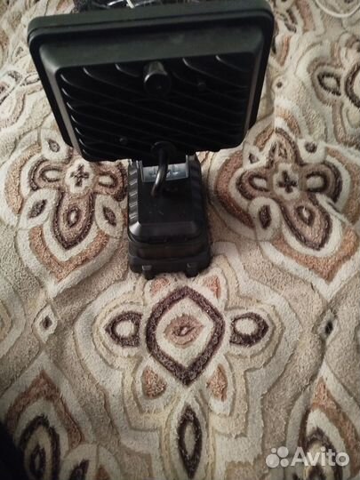 Фонарь прожектор аккумуляторный