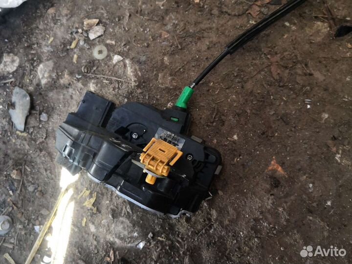 Замок задней правой двери шевроле авео т300