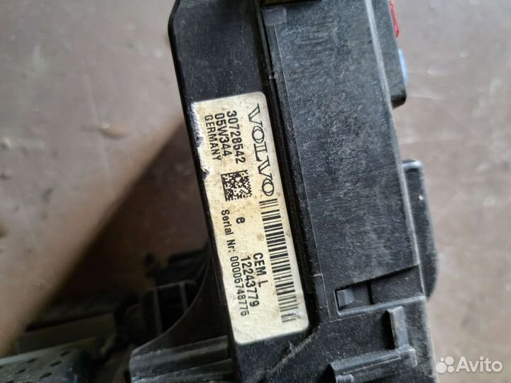 Блок предохранителей Volvo S80