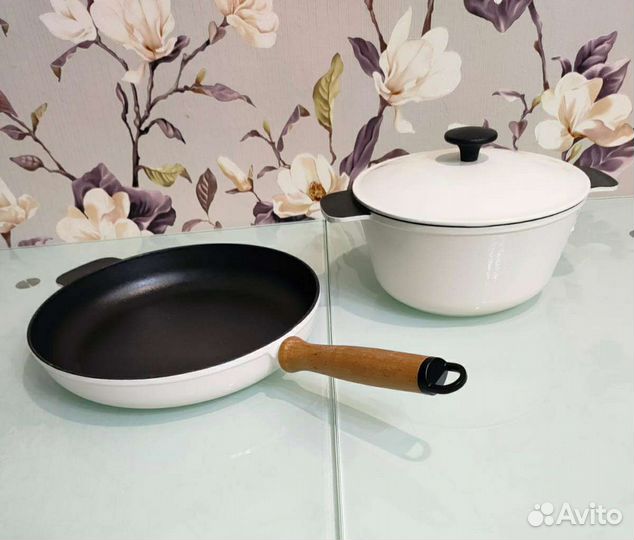 Чугунная эмалированная сковорода и кастрюля IKEA