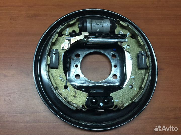 Щит опорный задний левый KIA RIO 58300-H5200