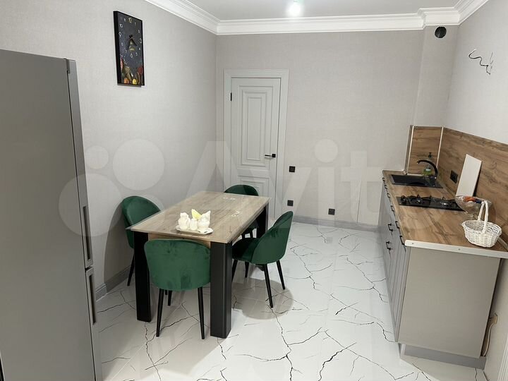 2-к. квартира, 75 м², 4/10 эт.